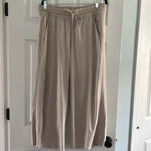 Women’s Athleta wide leg capris size 14